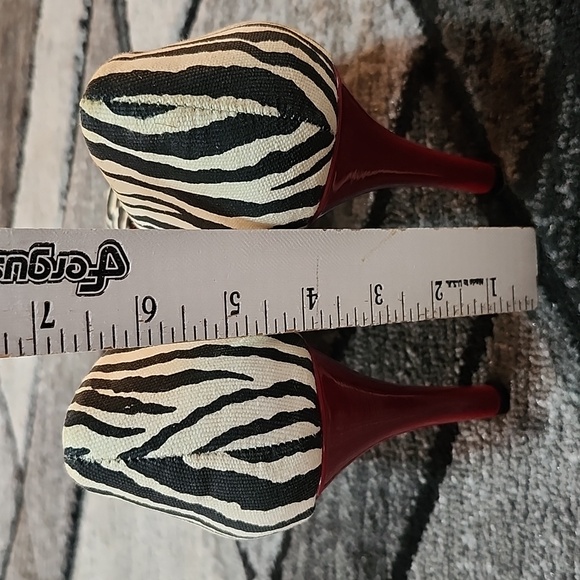 CANDIES CANVAS ZEBRA PRINT PEEP-TOE RED 4" HEEL PUMP STILETTO SHOE SIZE 8 - Picture 5 of 11